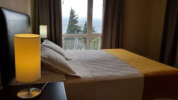 Apartment, 2 Bedrooms | Individually furnished, bed sheets