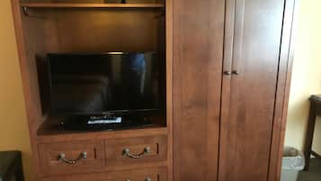 Double Room, 2 Queen Beds | Free WiFi, bed sheets