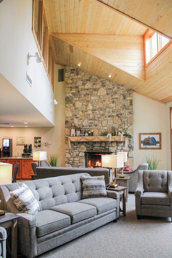 Lobby sitting area - Waterbury Inn (Ephraim)
