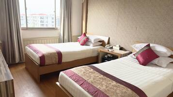 2 bedrooms, minibar, in-room safe, desk