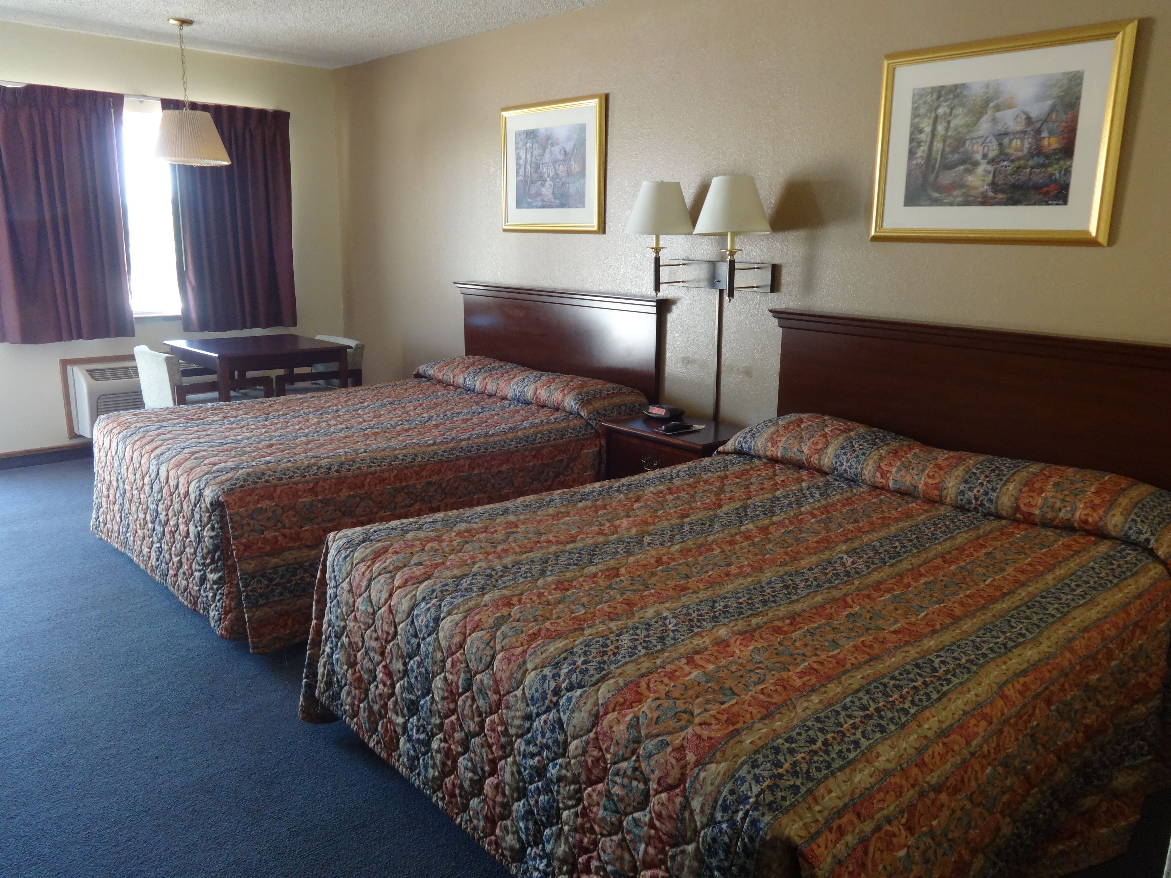 经典双人房 | 办公桌、熨斗/熨衣板、折叠床/加床（额外收费）、免费 WiFi