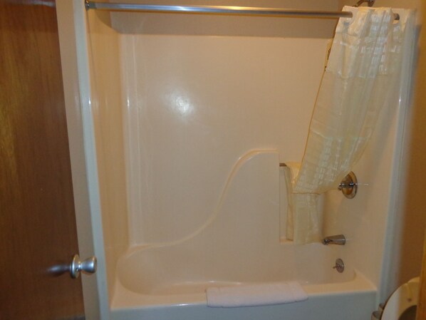 Desk, iron/ironing board, rollaway beds, free WiFi