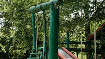 Khu vui chơi trẻ em - ngoài trời