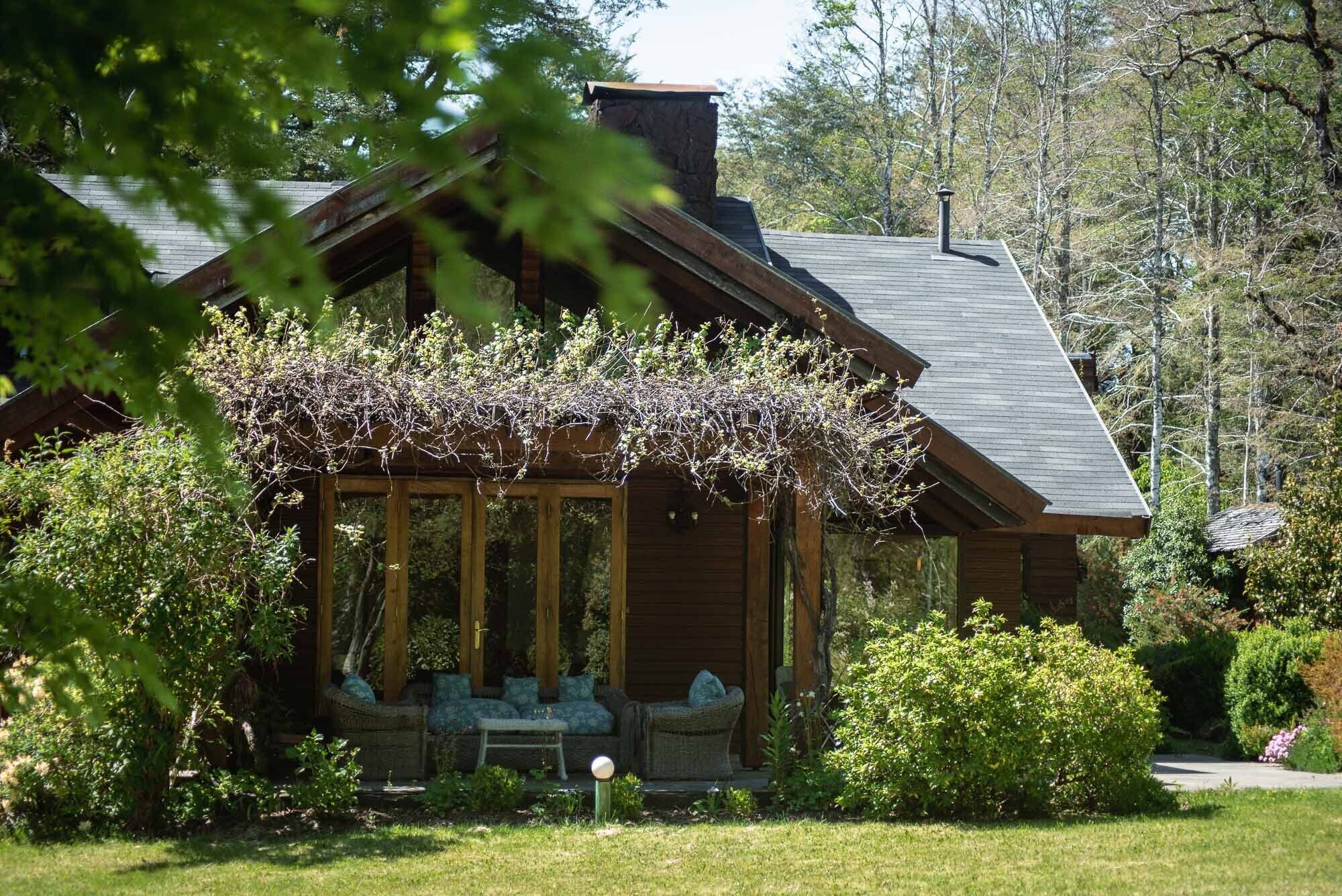 Vista frontal de la propiedad