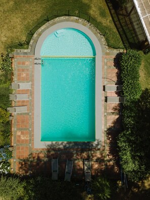 Piscina externa sazonal