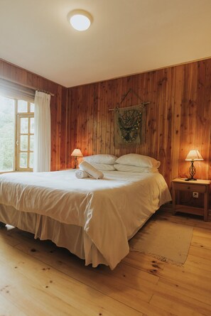 キャビン (up 6 people) | 高級寝具、客室ごとに異 なる装飾、客室ごとに異なるインテリア、ベビーベッド (無料)