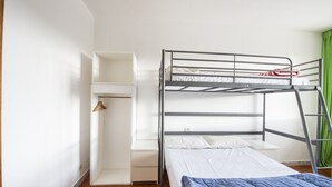 A bunk bed with a lower bunk, a white wardrobe, and a green curtain. - Safestay Pisa Centrale (Pisa)