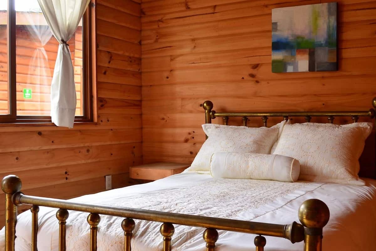 desk, free cots/infant beds, rollaway beds, free wifi