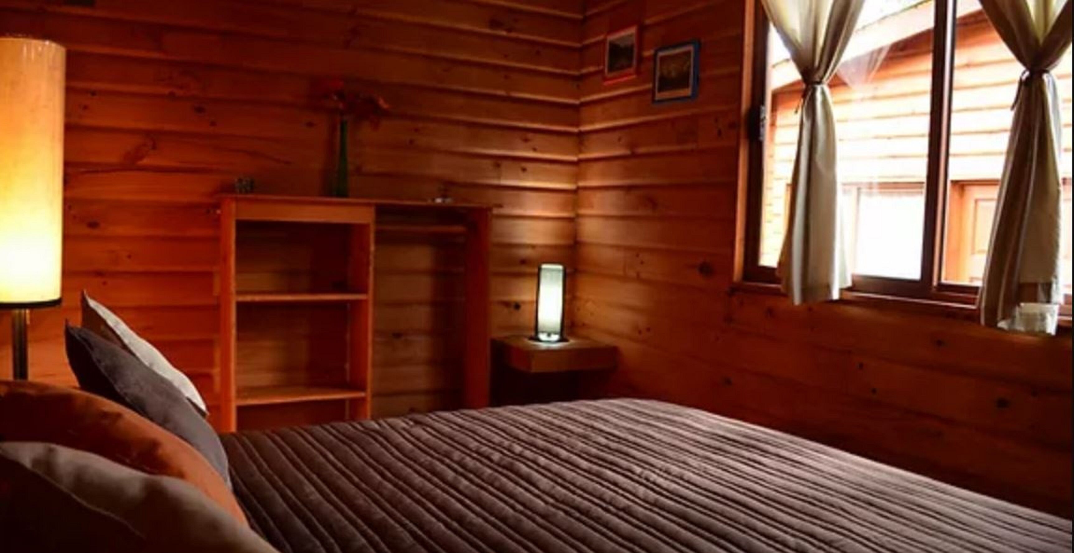 desk, free cots/infant beds, rollaway beds, free wifi