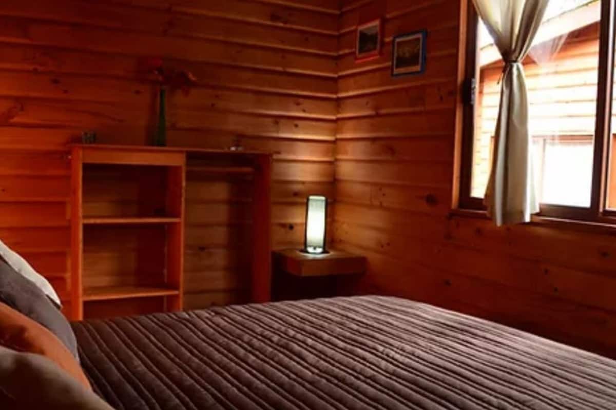 desk, free cots/infant beds, rollaway beds, free wifi