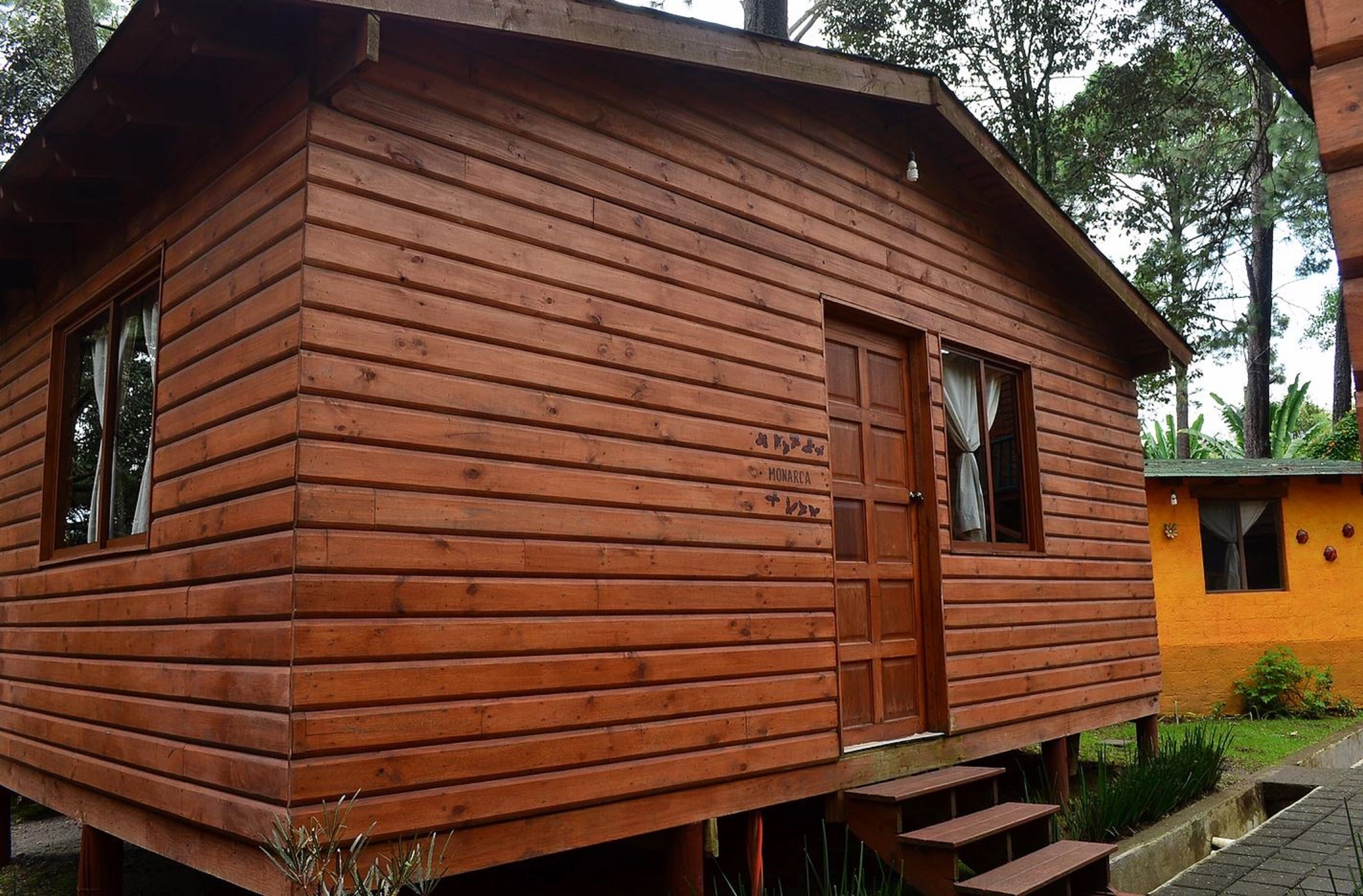 desk, free cots/infant beds, rollaway beds, free wifi