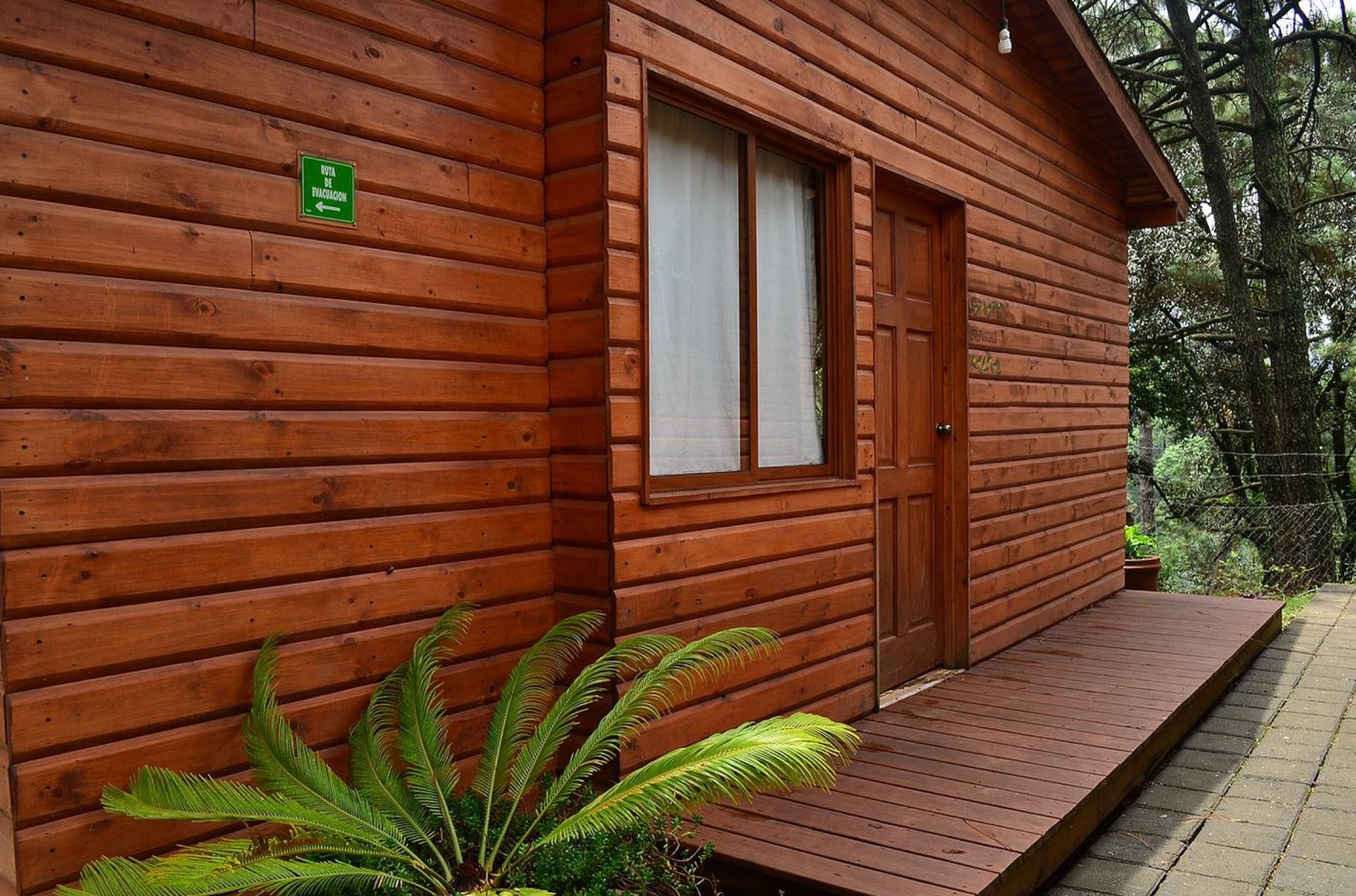 desk, free cots/infant beds, rollaway beds, free wifi