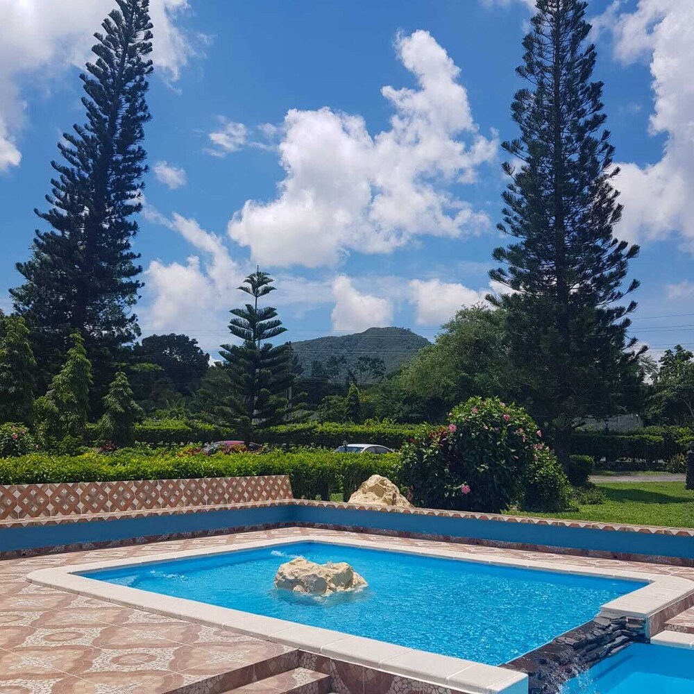 Hotel & Restaurante Valle Verde by null