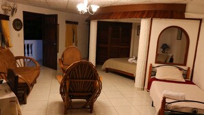 A room with a bed, a chair, a table, and a wardrobe. - Hotel y Restaurante Valle Verde (El Valle de Anton)