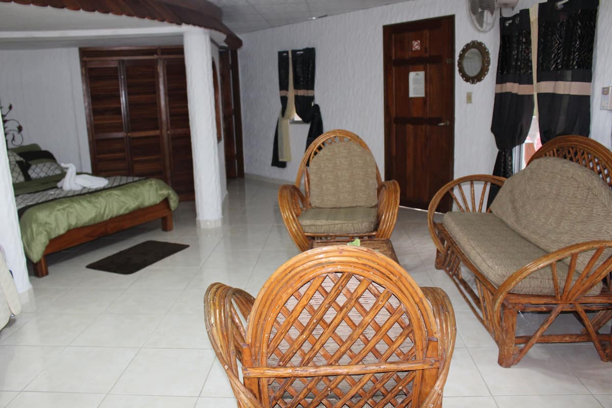 Jr. Suite con Balcón, 4pax, Vista a la piscina | 1 camera, lenzuola
