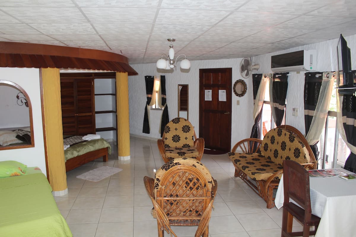 Jr. Suite con Balcón, 3pax, Vista a la piscina | 1 camera, lenzuola