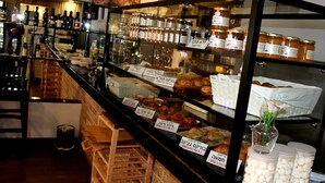 Se sirven desayunos, almuerzos, cenas y brunch
