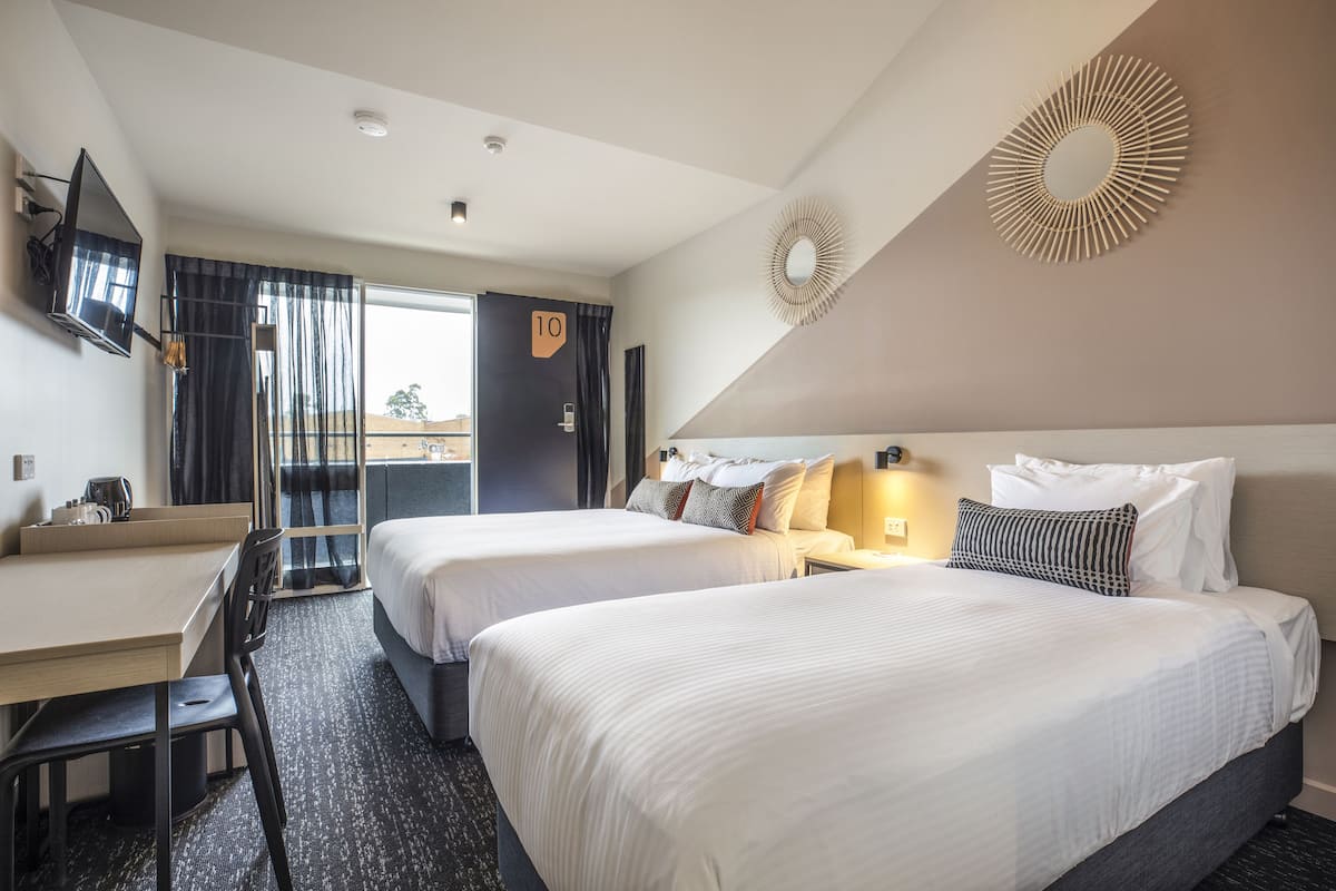 studio queen & single | 2 bedrooms, minibar, desk, iron/ironing board