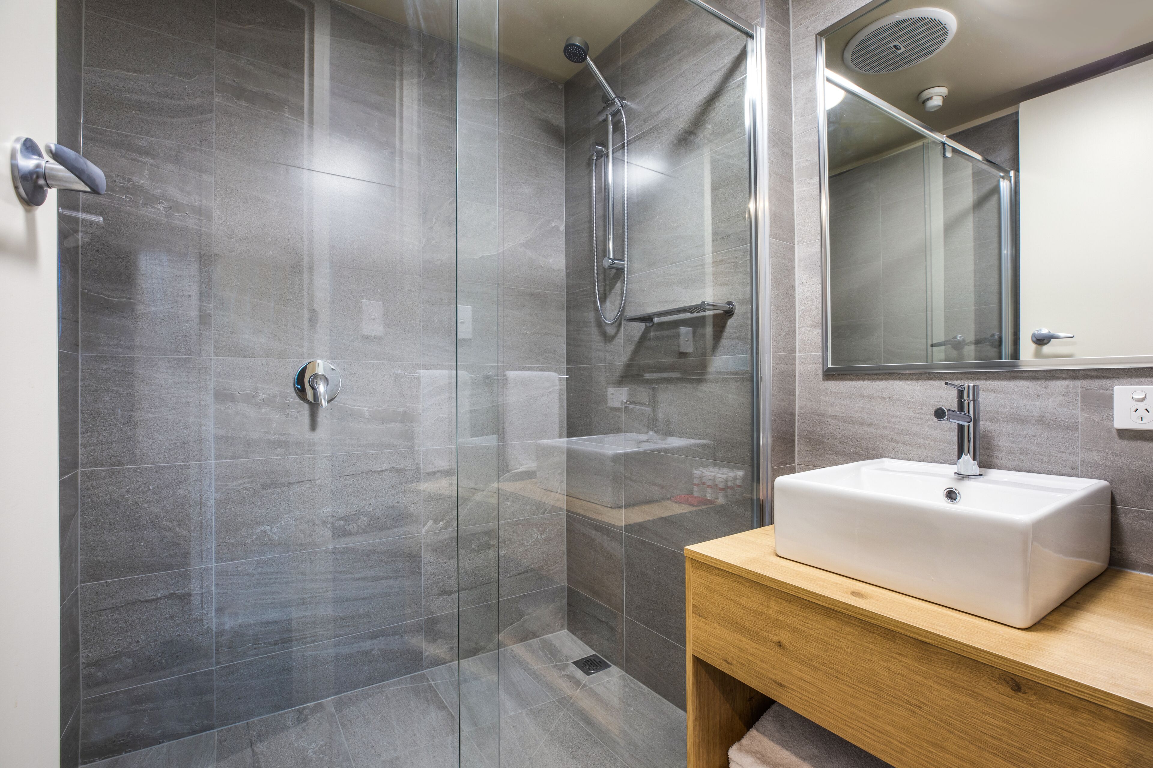 two bedroom aparment | bathroom shower