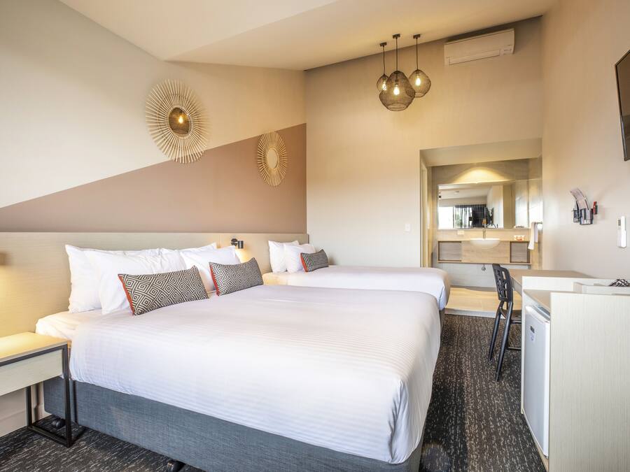 Studio Queen & Single | Minibar, desk, iron/ironing board, free WiFi