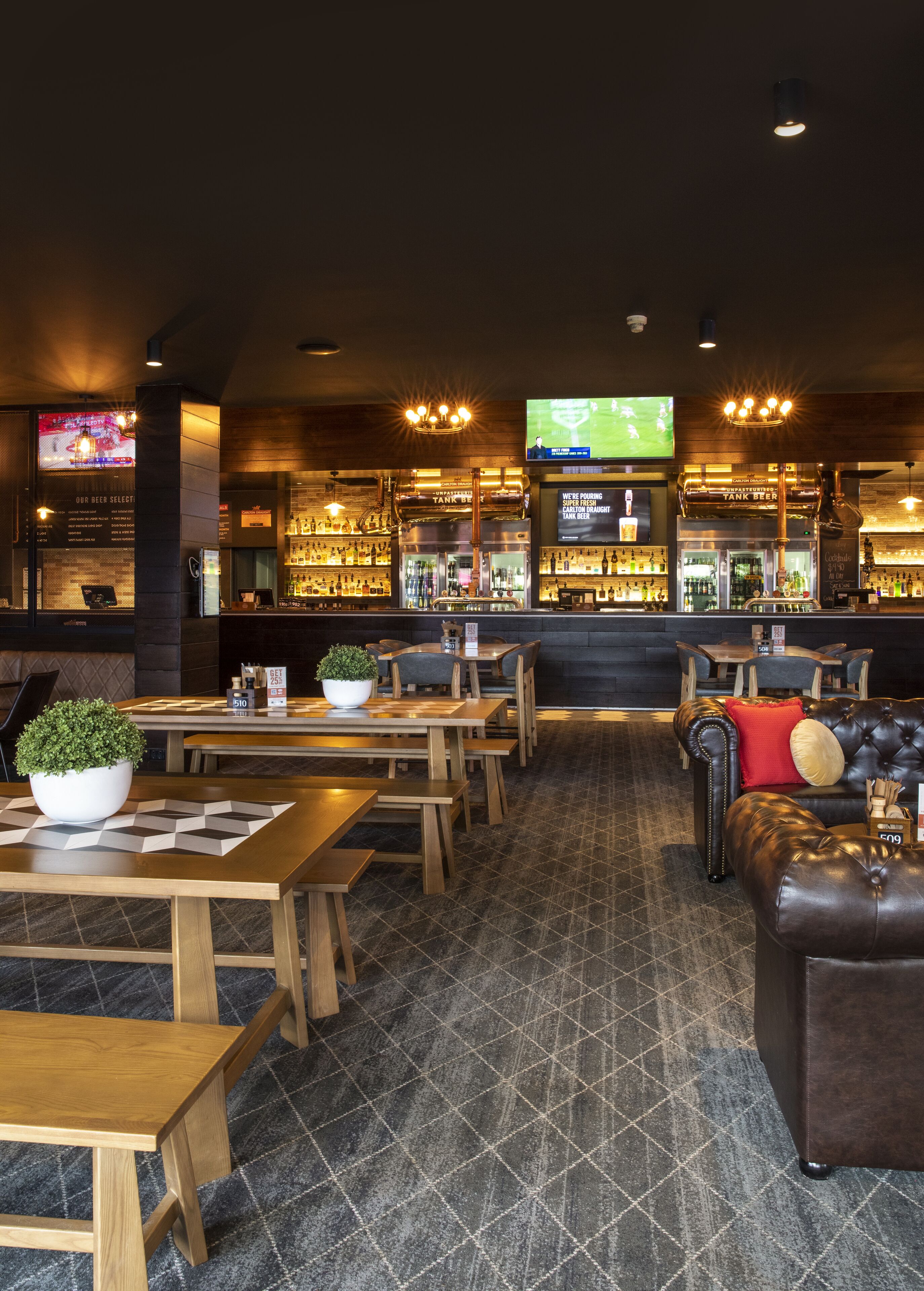 lunch and dinner served, international cuisine