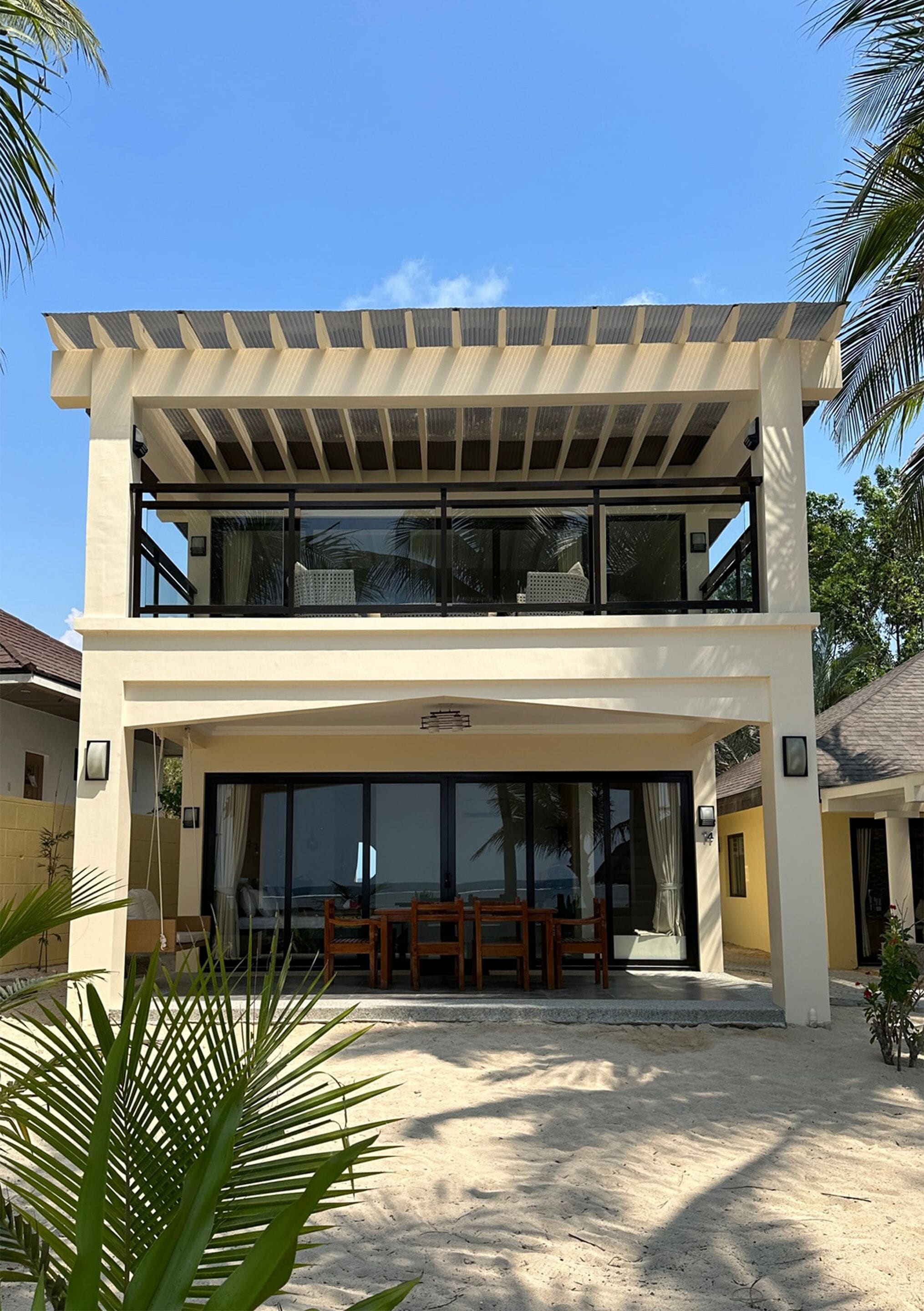 Room, Beachfront | Minibar, bed sheets