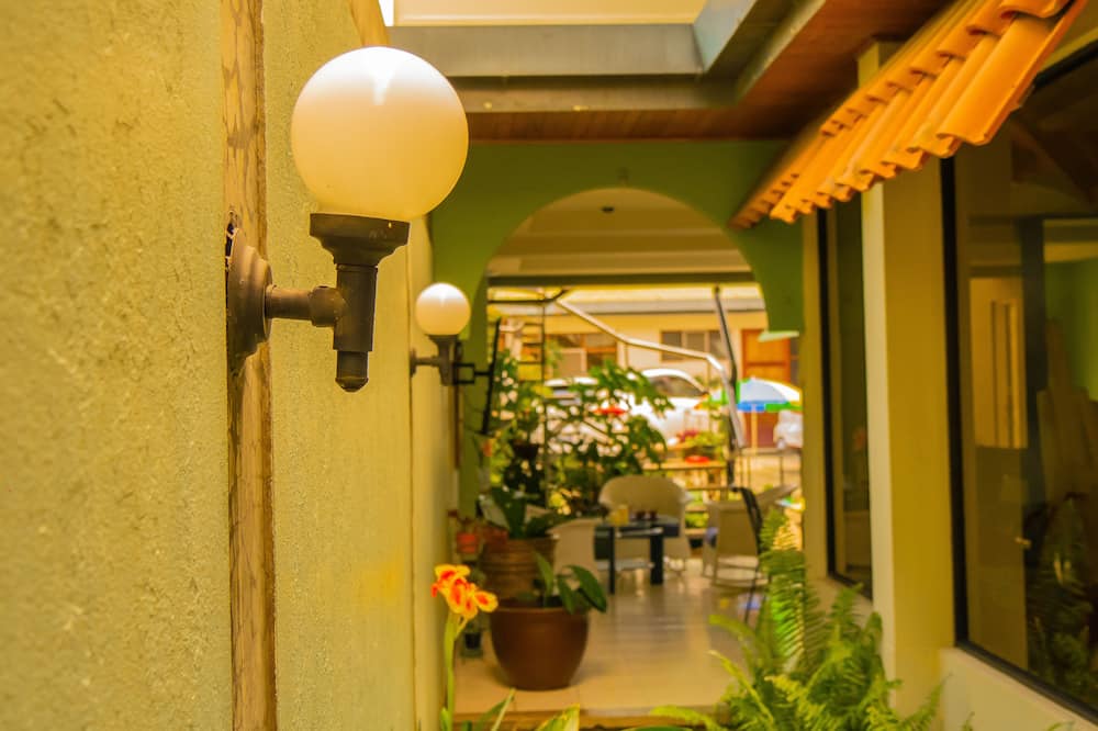 Hotel Bamboo Aeropuerto