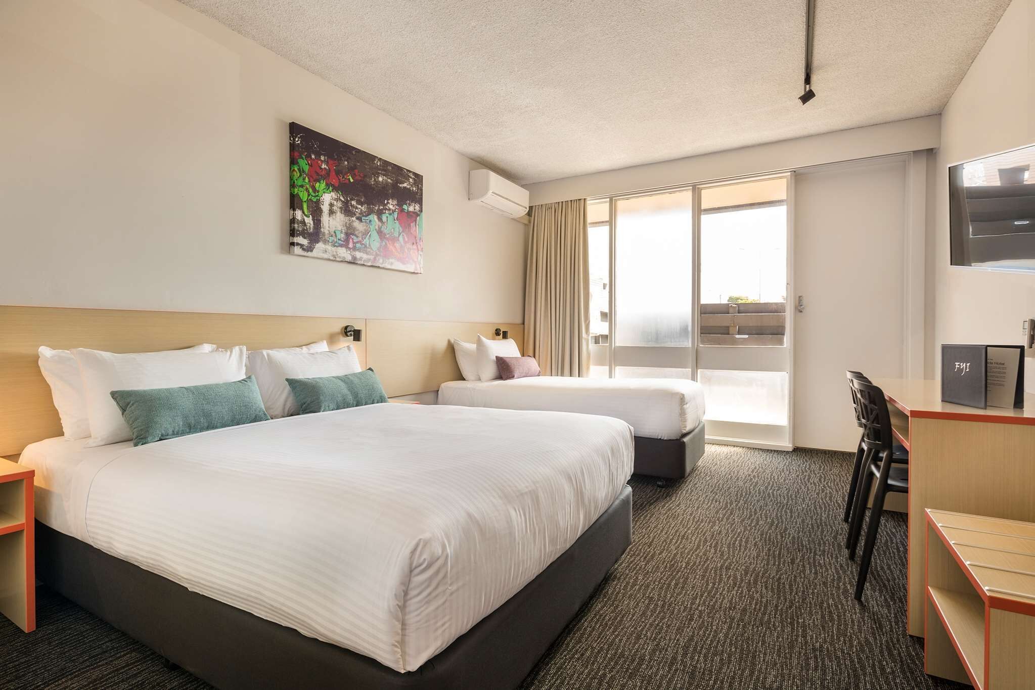 标准房 | 迷你吧、办公桌、熨斗/熨衣板、婴儿床