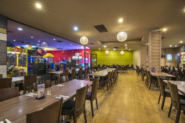 DĂźner et souper servis sur place