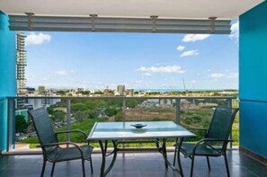 เอ็กเซกคิวทีฟอพาร์ทเมนท์, 1 ห้องนอน, วิวเมือง (No Housekeeping Service) | ตู้นิรภัยในห้องพัก, โต๊ะทำงาน, พื้นที่ทำงานแบบใช้แล็ปท็อป, ห้องเก็บเสียง