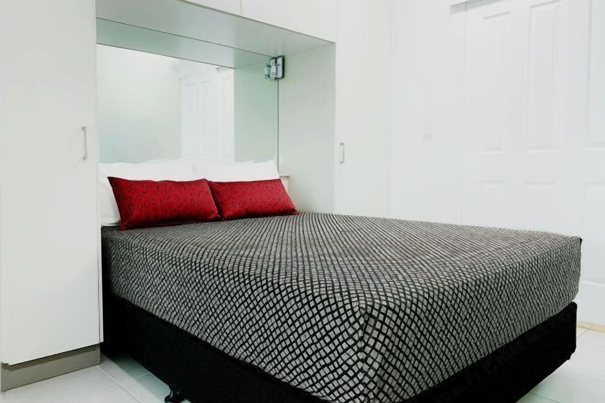 In-room safe, desk, laptop workspace, soundproofing