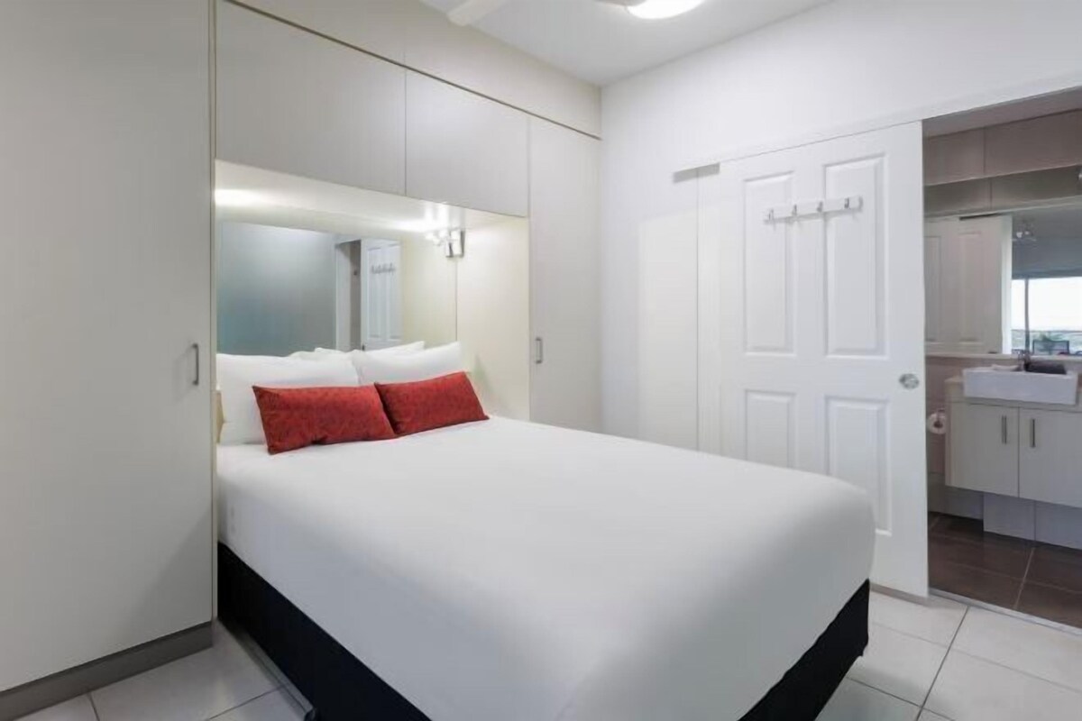 In-room safe, desk, laptop workspace, soundproofing