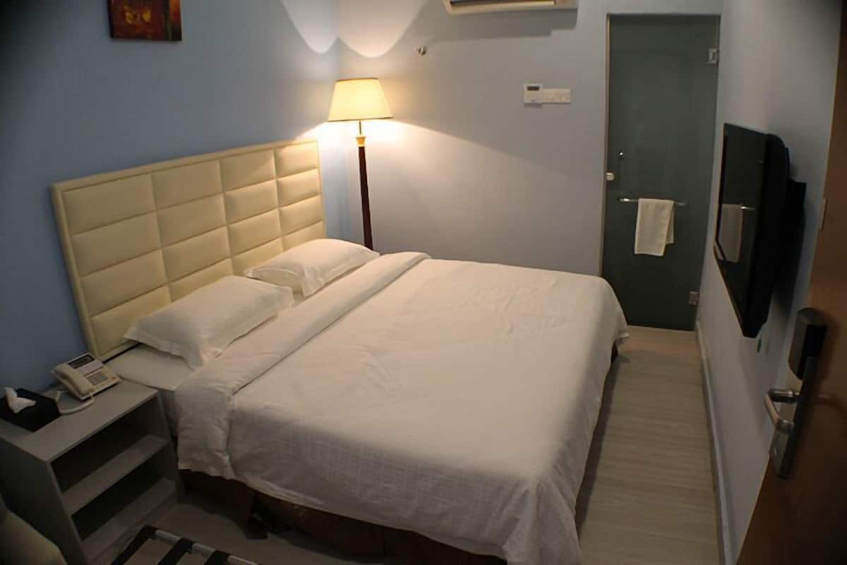 Iron/ironing board, free WiFi