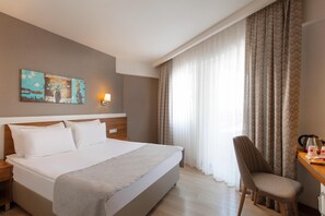 Minibaari, tallelokero huoneessa, ilmaiset vauvansängyt, ilmainen Wi-Fi