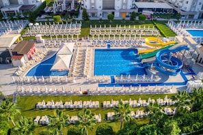 2 piscinas al aire libre, sombrillas, tumbonas