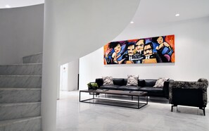 Coin salon dans le hall