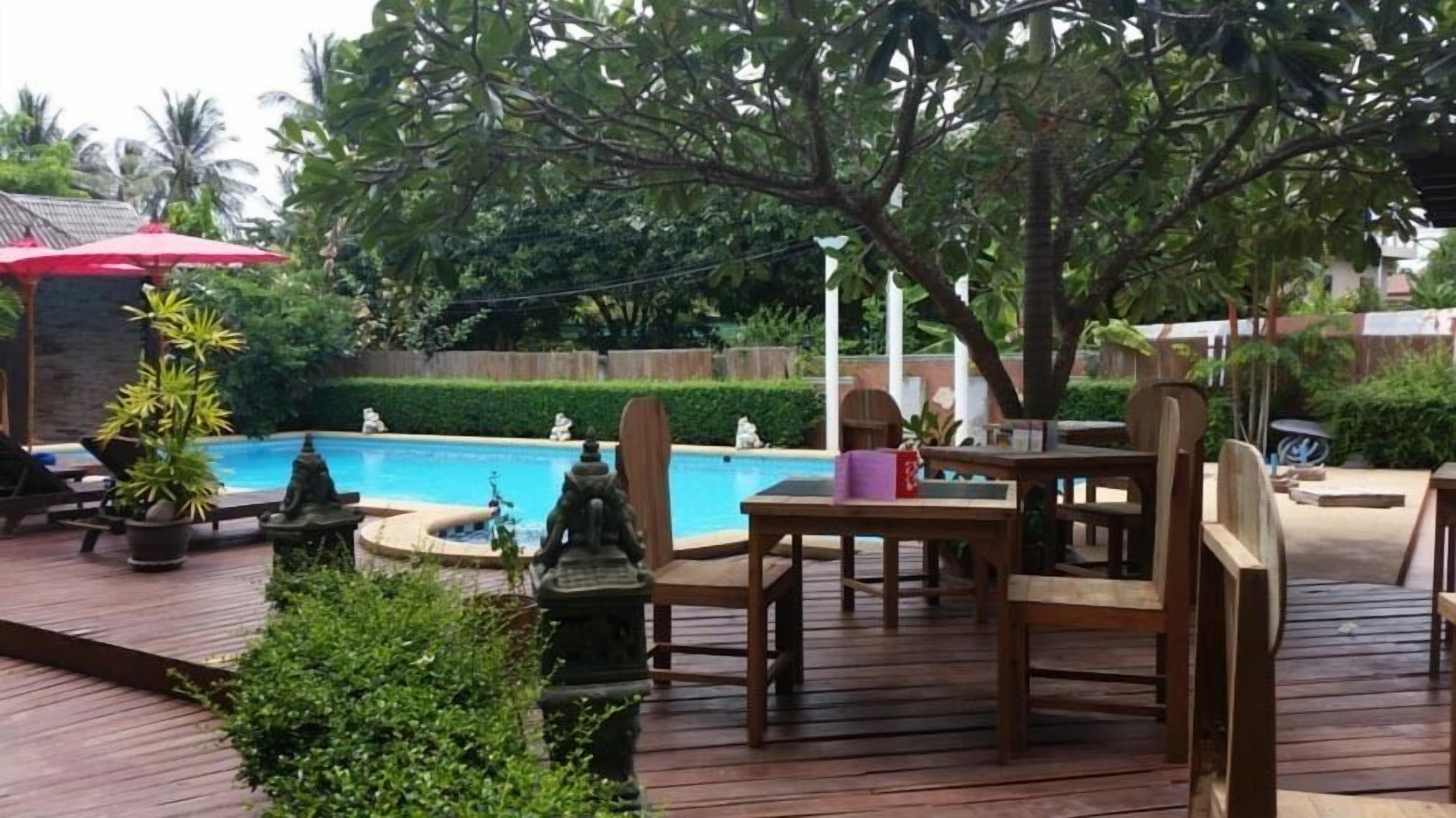 outdoor pool, pool loungers