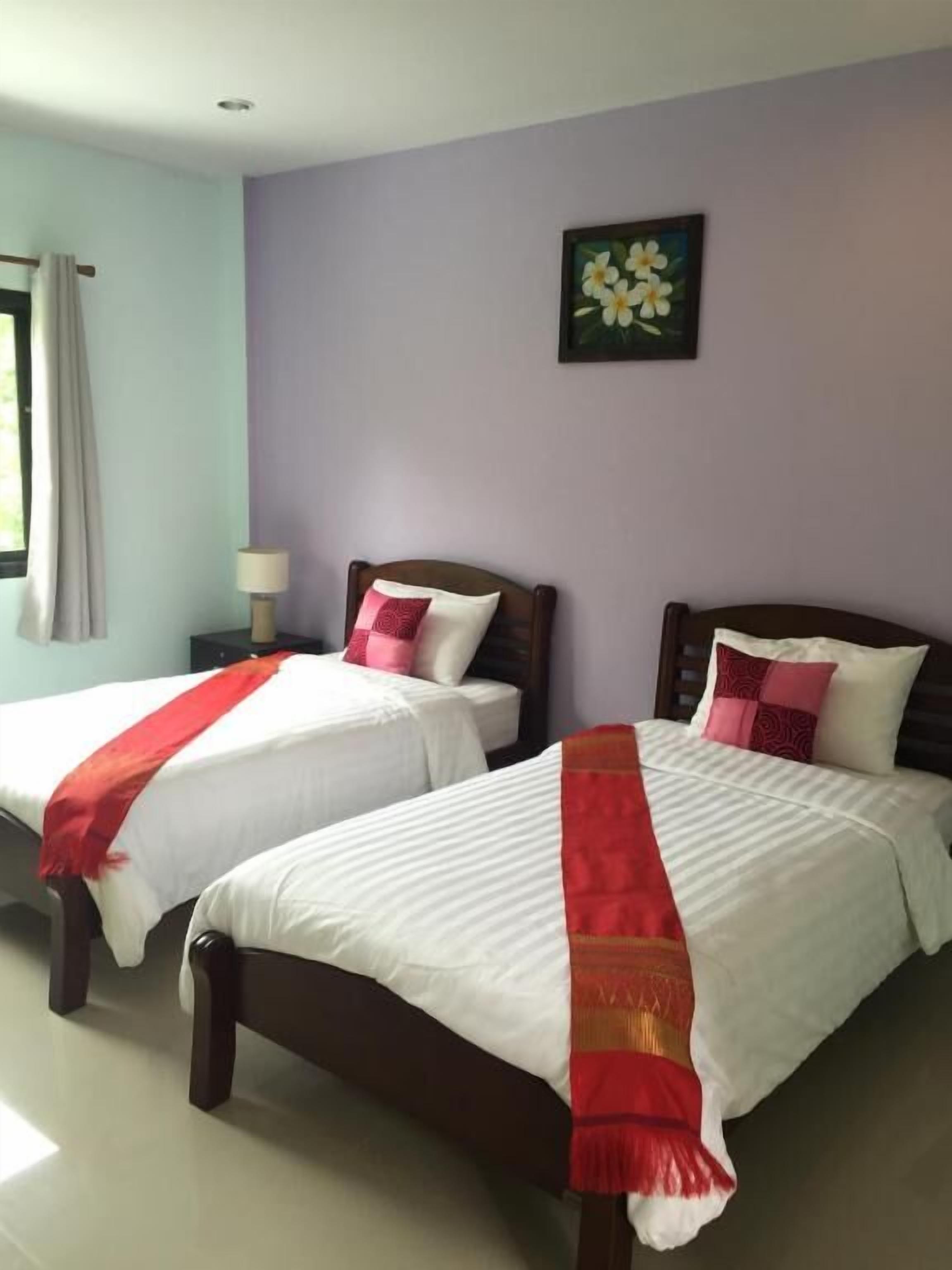 办公桌、免费 WiFi