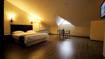 Ropa de cama de alta calidad, minibar, escritorio y cortinas blackout