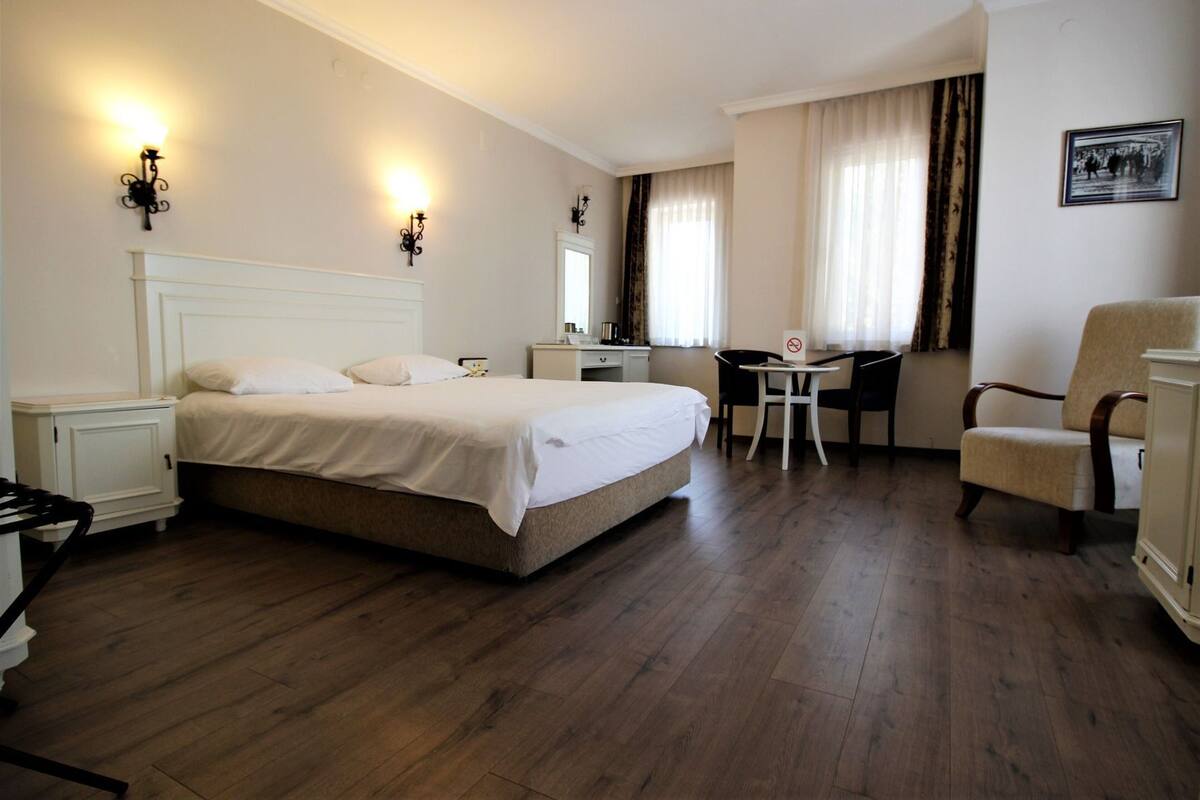 Ropa de cama de alta calidad, minibar, escritorio y cortinas blackout