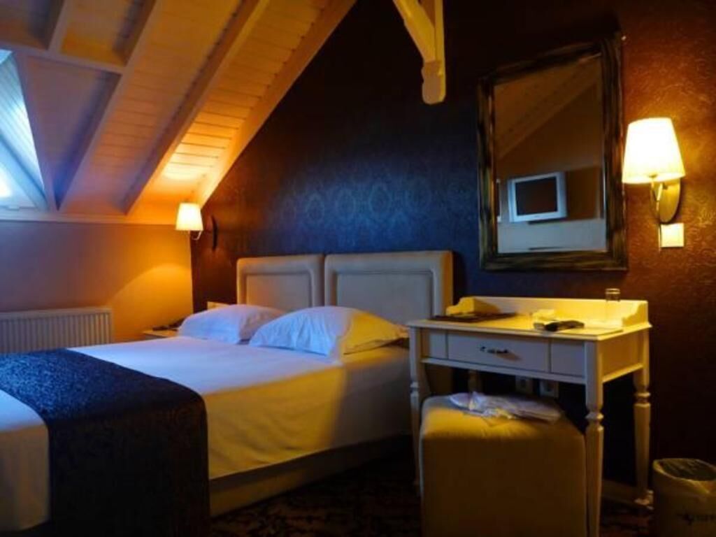 Ropa de cama de alta calidad, minibar, escritorio y cortinas blackout 