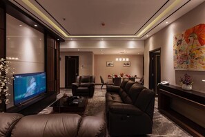 Presidential Suite | In-room safe, free WiFi, bed sheets