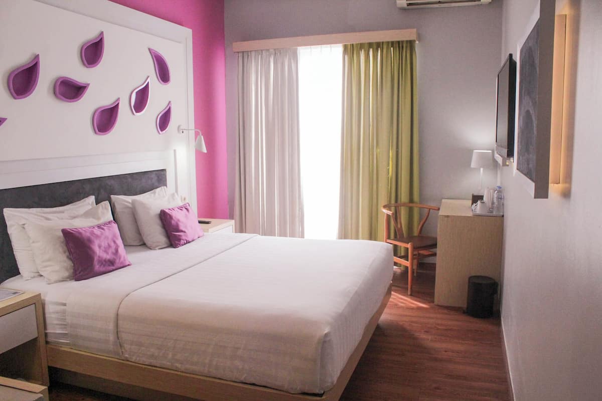 In-room safe, free WiFi, bed sheets