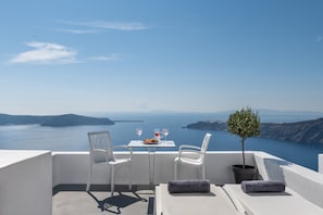 Suite de luna de miel, bañera de hidromasaje (Caldera View) | Vistas desde la habitación