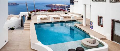 Seasonal outdoor pool, pool umbrellas, sun loungers