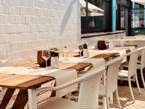 Breakfast, lunch, dinner served; Regional cuisine - Aqua Hotel (Konstanz)