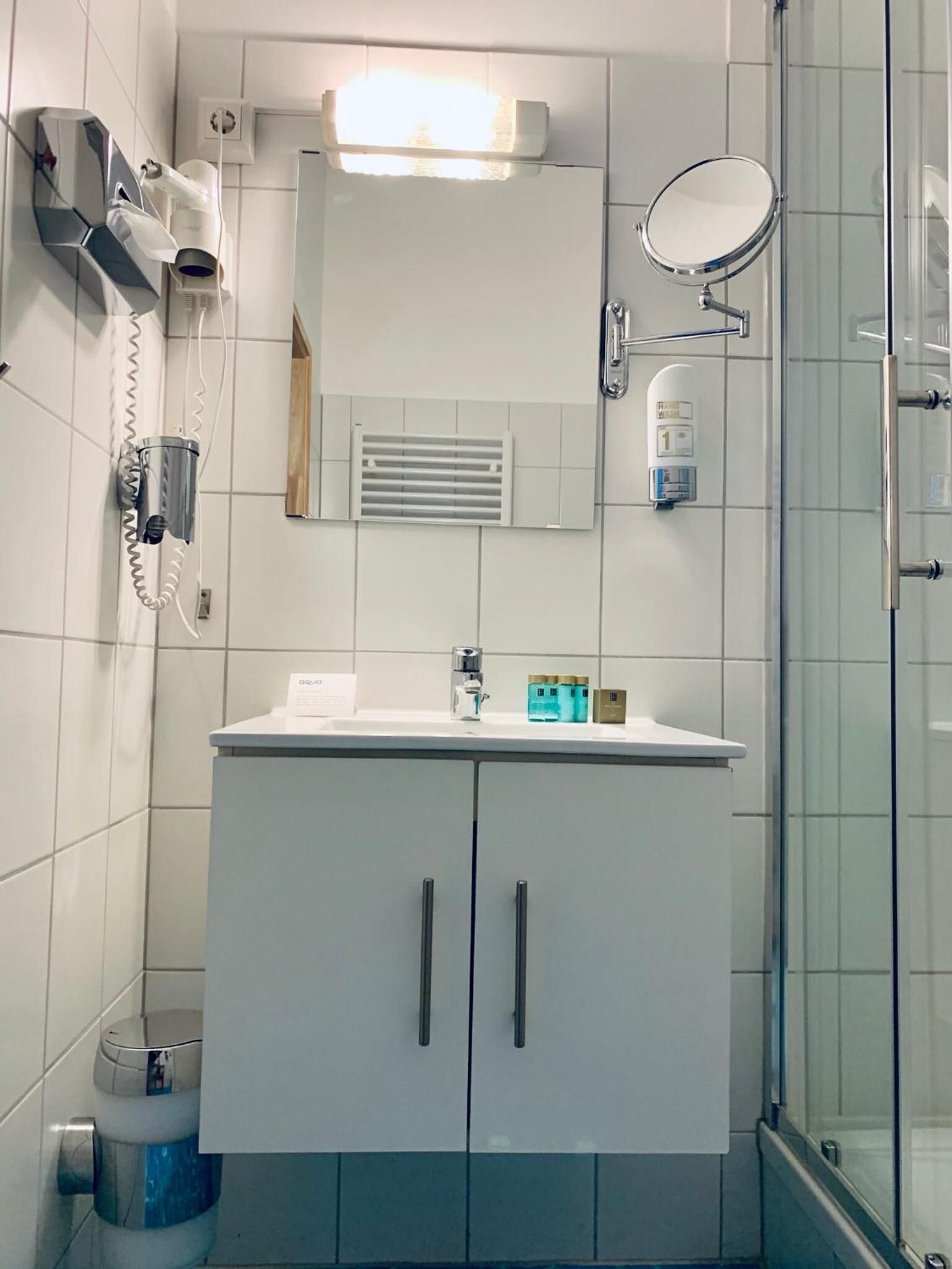 shower, free toiletries, hair dryer, towels