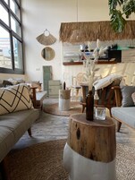 Una televisión de pantalla plana, Netflix, películas de pago