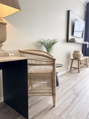 Juniorsuite with infrared cabin | Individuell dekoriert, individuell eingerichtet, Schreibtisch