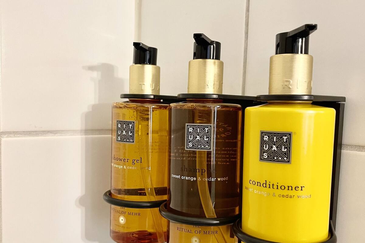 juniorsuite with infrared cabin | 1 bedroom, individually decorated, individually furnished, desk